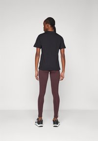 adidas Sportswear 3 STRIPES - Leggings - shadow brown