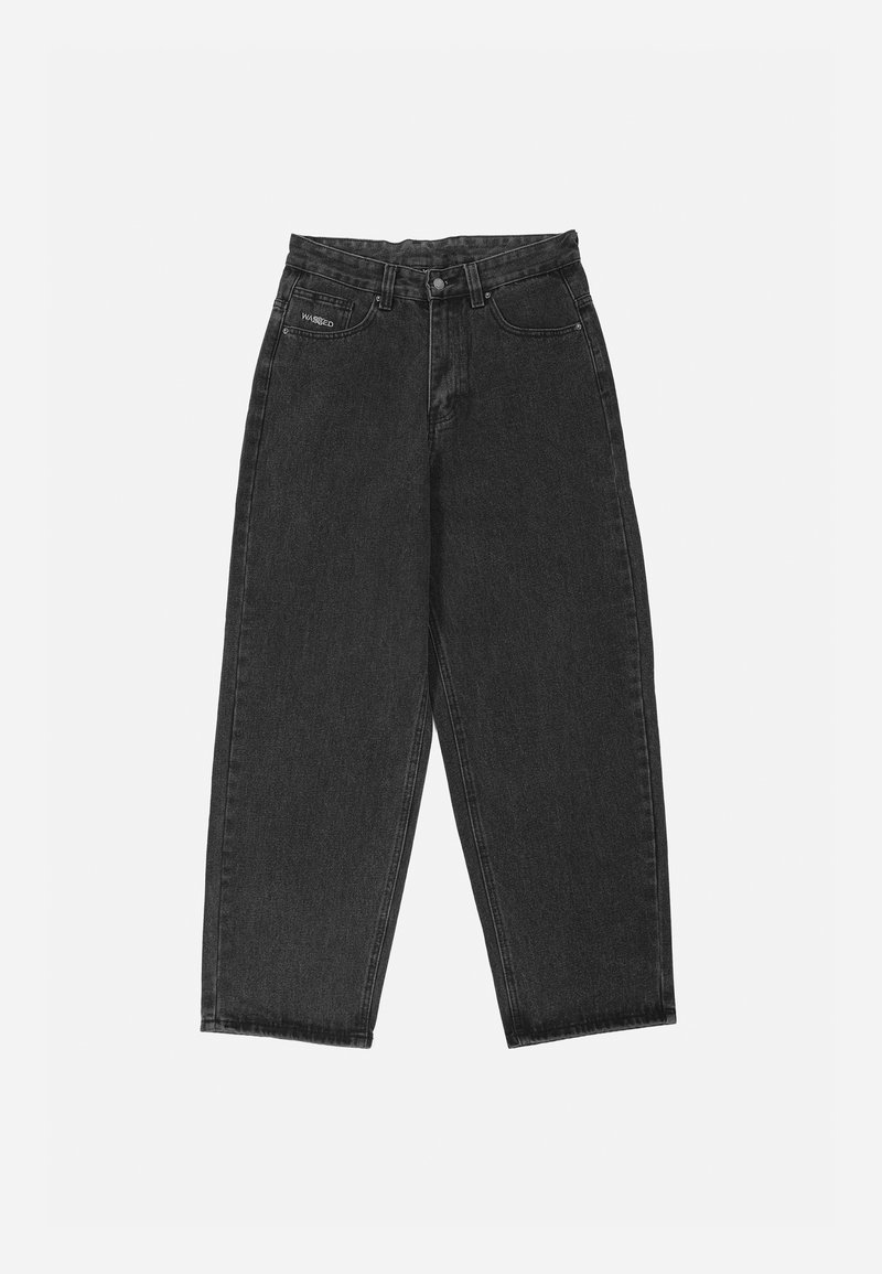 Jean en denim noir taille haute à jambe large avec poches avant et écusson de marque sur la poche droite, posé à plat sur un fond blanc.