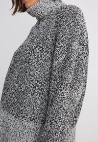 NA-KD Sweter