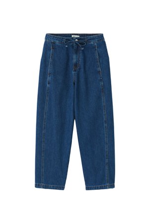 Pantalon en jean bleu foncé à coupe ample, taille élastique avec cordon de serrage, poches avant et détails de couture visibles.