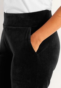 Cellbes of Sweden WIDE - Broek - black