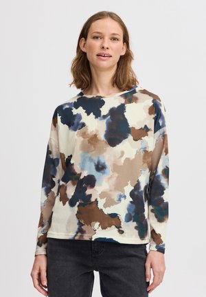 Langarm-Pullover mit cremefarbener Basis und abstrakten Mustern in Braun, Blau und Grün. Weicher Stoff mit lockerer Passform und rundem Ausschnitt.