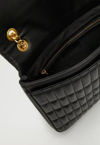 Mango Skuldertasker - black