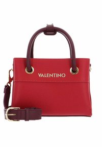 Red Valentino -käsilaukku, jossa on teksturoitu pinta, viininpunaiset kahvat ja irrotettava olkahihna, kultaiset yksityiskohdat ja Valentino-logo edessä.