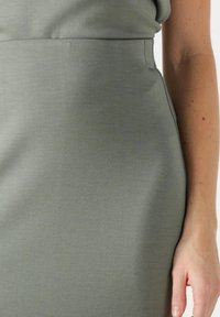 InWear AidaIW Skirt - Ceruzaszoknya - groen