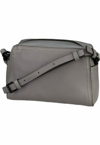 Borsa a tracolla grigia in pelle con chiusura a zip, tracolla regolabile e design minimalista. Presenta una consistenza liscia e cuciture pulite.