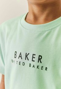 Baker by Ted Baker SET REGULAR FIT - Šortky - green