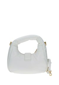 Borsa a mano in pelle bianca con forma arrotondata, manico imbottito, dettagli in hardware dorato e tracolla regolabile. Presenta una chiusura a zip nella parte superiore.