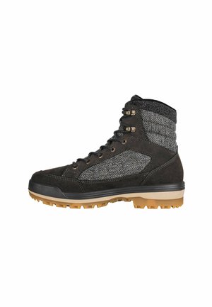Scarponcino da trekking con una tomaia in suede scuro, pannelli laterali in tessuto grigio, occhielli in metallo e una suola in gomma beige robusta per una migliore aderenza.