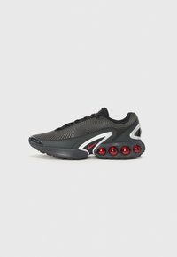 AIR MAX DN - Treniņu apavi - black/univ red/metallic silver/smoke grey