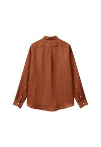 Camicia in lino marrone con piega posteriore, maniche lunghe e polsini con bottoni. Presenta un colletto classico e un tessuto morbido e testurizzato.