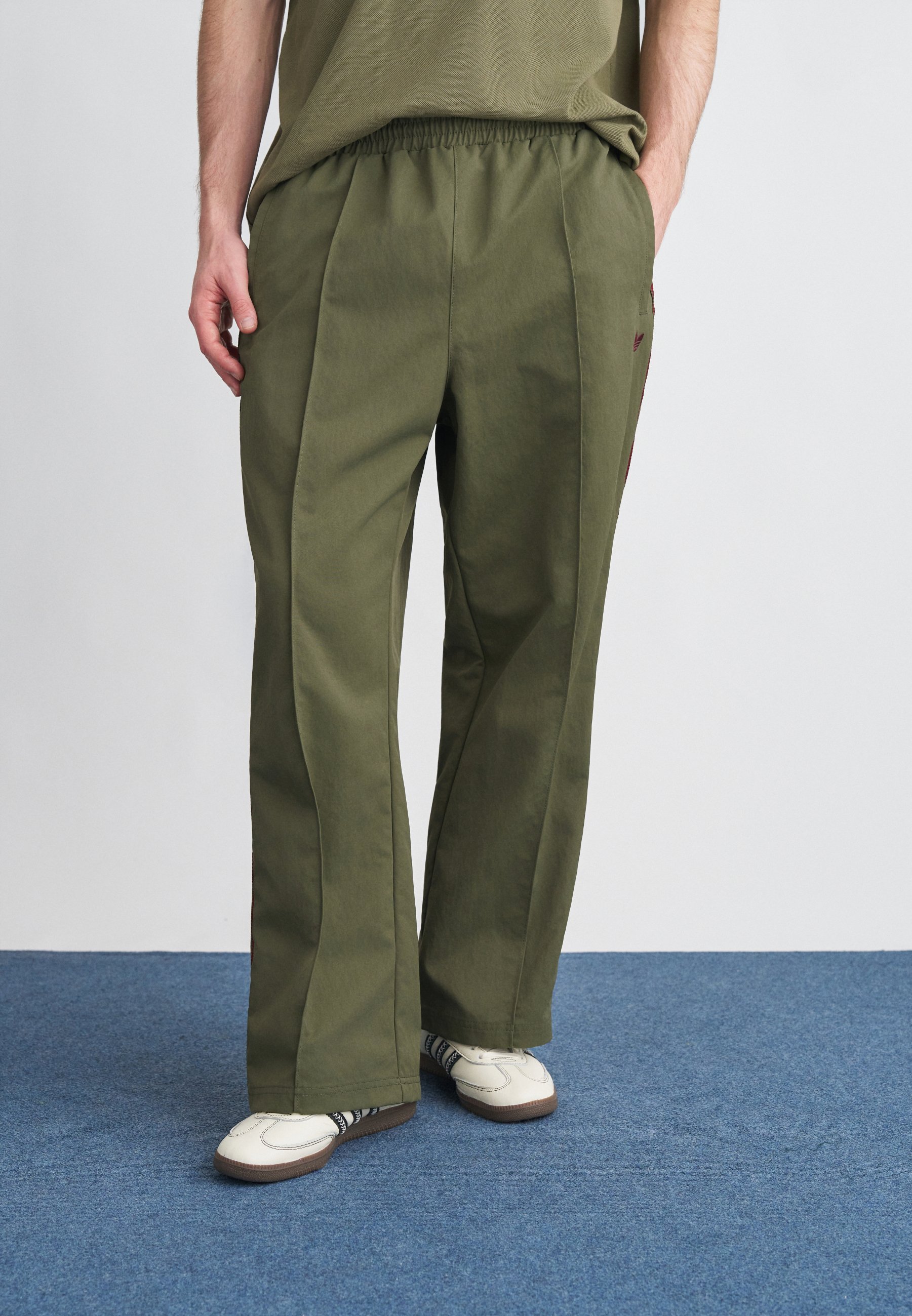 adidas Originals Tracksuit bottoms - olive strata/olive - Zalando