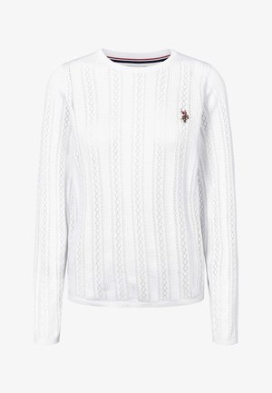 Biely pletený sveter s dlhými rukávmi s vertikálnymi diamantovými vzormi a malým vyšívaným logom na ľavej strane hrudníka.