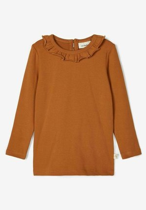 Chemise marron à manches longues pour tout-petit avec encolure ronde et détail volanté au col, fermeture par boutons dans le dos et tissu en maille douce.