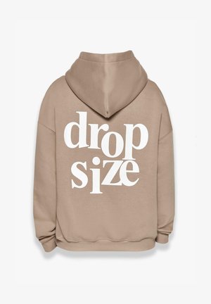 Beige Kapuzenpullover mit großem weißen Aufdruck "drop size" auf dem Rücken. Verfügt über eine geräumige Kapuze und eine lockere Passform. Weiches, strukturiertes Material.