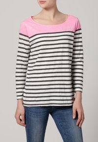 Long-sleeve T-shirt with pink yoke and black-and-white horizontal stripes. Soft fabric, round neckline, and embroidered detail on chest.
