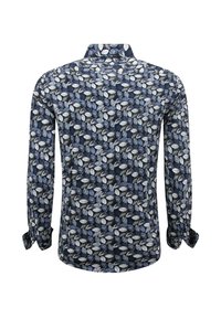 Marineblauw overhemd met lange mouwen en een wit-blauw loofpatroon. Heeft een kraag en knoopmanchetten, gemaakt van lichte stof.