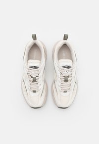 Lacoste STORM 96  - Tossud - off white/khaki