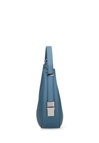 Sac à main en cuir bleu texturé avec un design fin. Doté d'une sangle plate et d'une quincaillerie métallique rectangulaire sur le côté.