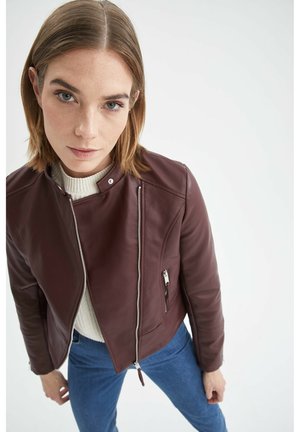 REGULAR FIT - Faux leather jacket - bordeaux
