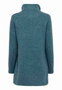 Cappotto di lana color teal con colletto alto, maniche lunghe e finitura testurizzata. Presenta un taglio dritto e dettagli di cucitura minimi.