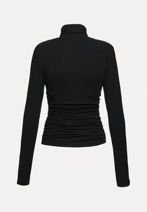 Czarny top z długim rękawem i golfem, o dopasowanym kroju i marszczeniach w talii. Wykonany z tkaniny o prążkowanej fakturze.