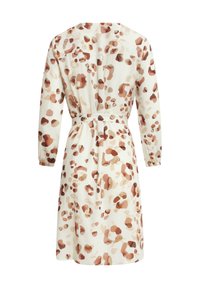 Langärmliges Kleid aus einem cremefarbenen Stoff mit einem Aquarell-Leopardenmuster in Brauntönen, mit einem gerafften Bund und lockerer Passform.