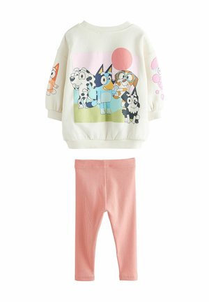 Frysttröja i krämfärg med färggrafik av en tecknad djurfigur och en rosa cirkel; tillsammans med ribbade korallfärgade leggings. Bomullsblandning, avslappnad passform.