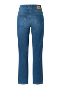 Jeans in denim blu con un design a gamba dritta, caratterizzati da due tasche posteriori e un'etichetta in pelle nella vita. Texture liscia e lavaggio medio.