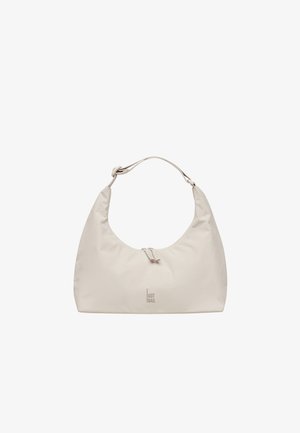 Bolso beige de hombro en forma de media luna con correa ajustable, cierre de cremallera y logotipo "GOT BAG" centrado en la parte inferior delantera.