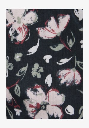 Bloemstof met een donkere marineblauwe achtergrond, versierd met roze bloemen, groene bladeren en witte accenten; textuur, rekbare brei stof.