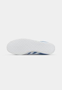 adidas Originals GAZELLE - Indendørsfodboldstøvler - real madrid/bluebird/footwear white/crew yellow
