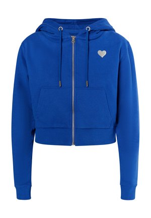 Geknipte blauwe hoodie van zacht materiaal, met een rits aan de voorkant, een trekkoordcapuchon, voorkeuzezakken en een zilveren hartlogo op de borst.