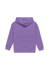 Sudadera púrpura hecha de tela suave, con un bolsillo tipo canguro, mangas largas y capucha con cordón. Textura suave y diseño sencillo.