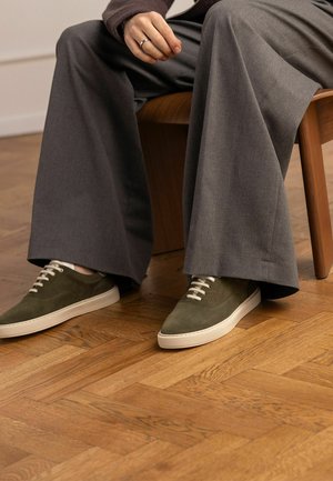 Manfield, Sneaker low - grün