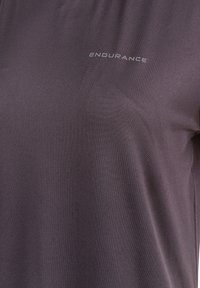 Endurance FUNKTIONS YONAN - Tekninen t-paita - black bean