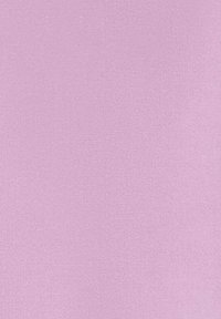 Tessuto in lavanda solido con una texture liscia, progettato con un aspetto uniforme e coerente, senza dettagli o motivi visibili.