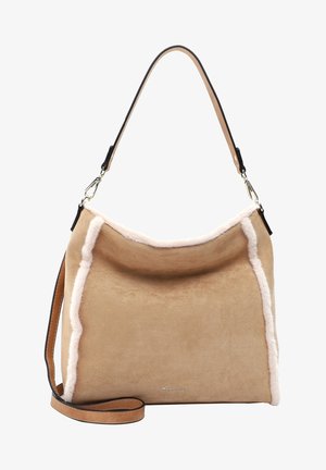 Sac bandoulière en daim beige avec bordure en shearling blanc, ferrures argentées, sangle amovible et logo « Tamaris » centré près du bas.