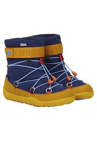 Isolierte Wanderstiefel mit einem navyblauen Obermaterial, gelben Wildlederakzenten, zweifarbigen Schnürsenkeln und einer strukturierten Gummisohle für besseren Halt.