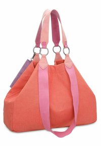 Bolso tote de lona color coral con asas de cuero rosa, herrajes de plata y un pequeño bolso púrpura adjunto. Acabado texturizado, diseño espacioso.