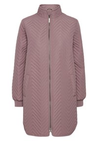 Mauve prošívaná bunda se zigzagovým vzorem, vysokým límcem, předním zipem a dvěma bočními kapsami. Měkká látka, dlouhé rukávy s žebrovanými manžetami.
