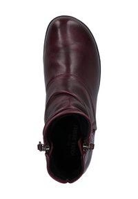 Bordelové kožené kotníkové boty se zipem a kovovými doplňky, s hladkou texturou a kulatou špičkou.