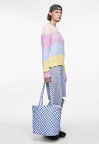 Pieces PCNAOMI O NECK  - Strikkegenser - pala/angel falls/pale banana