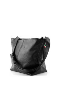 Zwarte lederen schoudertas met een gestructureerd oppervlak, een brede schouderriem en een subtieleaccent met een klein Italiaans vlagdetail.