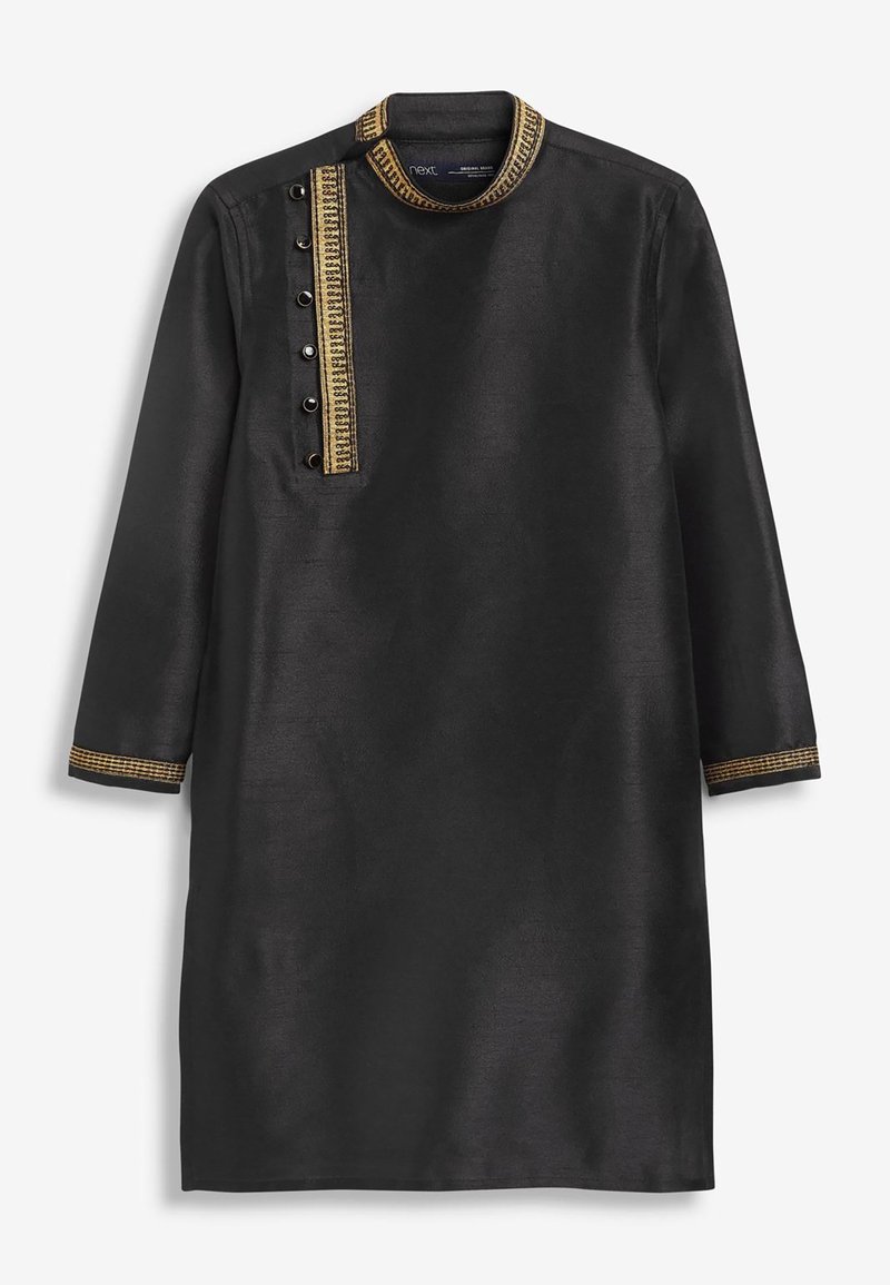 Tunique noire longueur genou, manches trois quarts, liseré doré au col et aux poignets, boutons décoratifs et broderie dorée sur le haut de la poitrine.