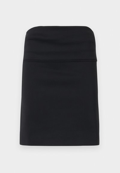 Jupe noire ajustée avec une texture lisse, présentant un design simple et épuré avec une silhouette droite. Aucun matériel ou motif visible.