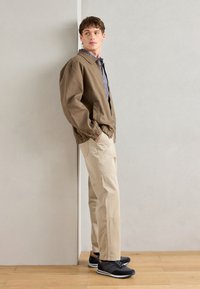 Thumbnail Image 4