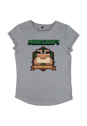 Camiseta gris de manga corta que presenta un personaje pixelado de Minecraft y el texto "HOPPIN' & HANGIN'" en verde y marrón sobre un diseño de insignia.