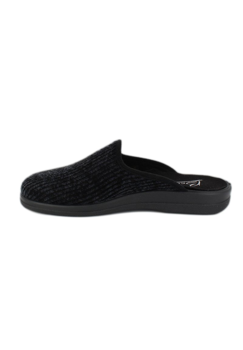 Schwarze Slipper aus strukturiertem Stoff, mit einer weichen Innenausstattung, konturiertem Design und einer niedrigen Gummisohle für Komfort und Unterstützung.