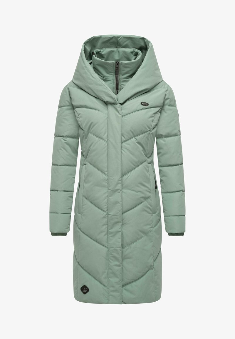 Piparmētru zaļš polsterēts mētelis ar kapuci, kuros ir diagonāla quilted raksts, priekšējā rāvējslēdzēja aizdare un ribotās aproces. Logo uzlīme uz krūtīm.